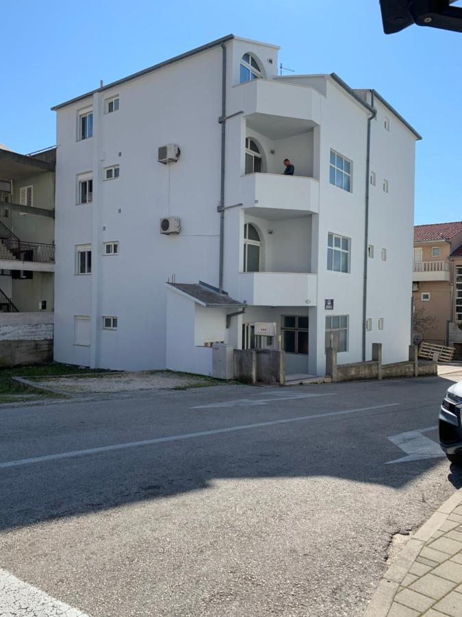 Cozy Beach Apartments Макарска Экстерьер фото
